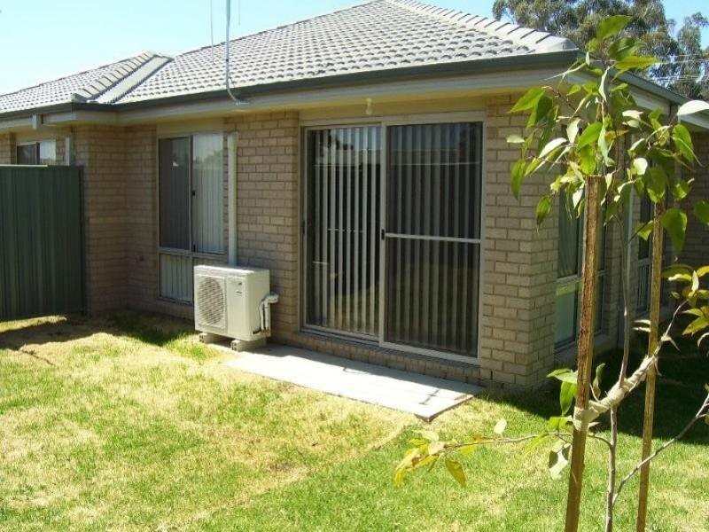 74-82 Close St, Parkes NSW 2870