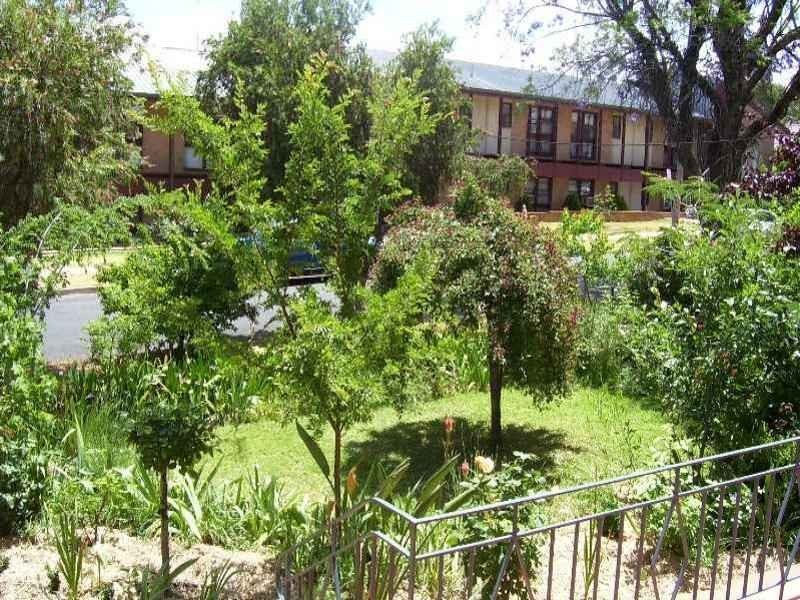 1 Hedgerow Ave, Parkes NSW 2870