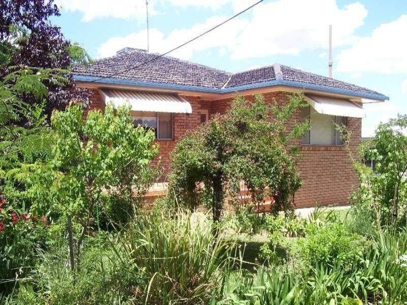 1 Hedgerow Ave, Parkes NSW 2870