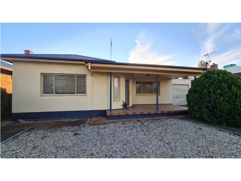 24 Armstrong Street, Parkes NSW 2870