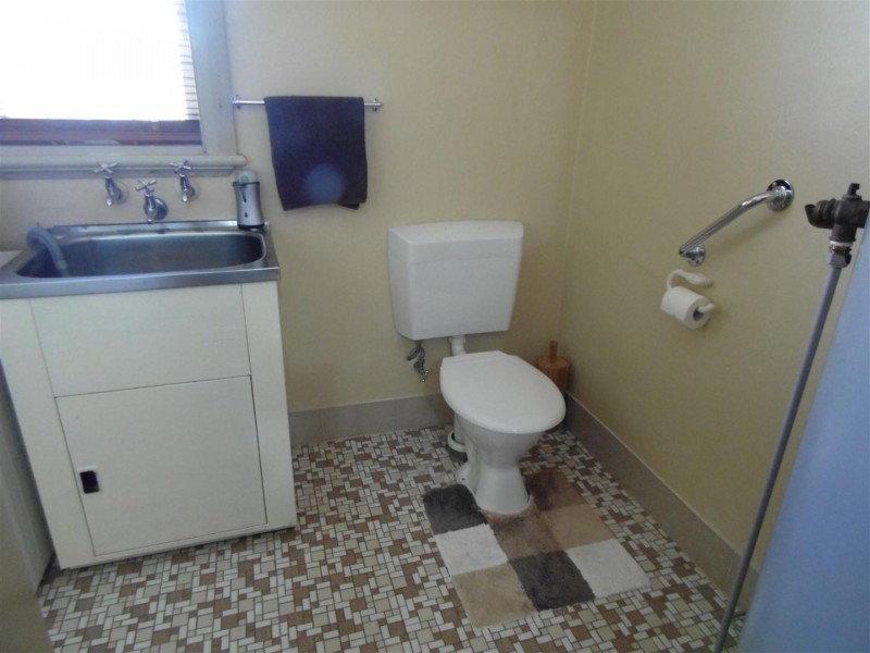24 Armstrong Street, Parkes NSW 2870