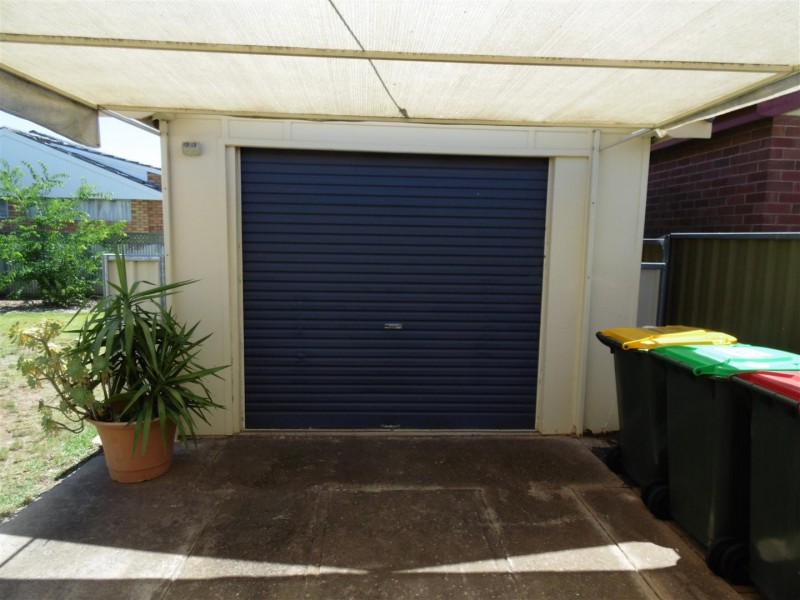 24 Armstrong Street, Parkes NSW 2870