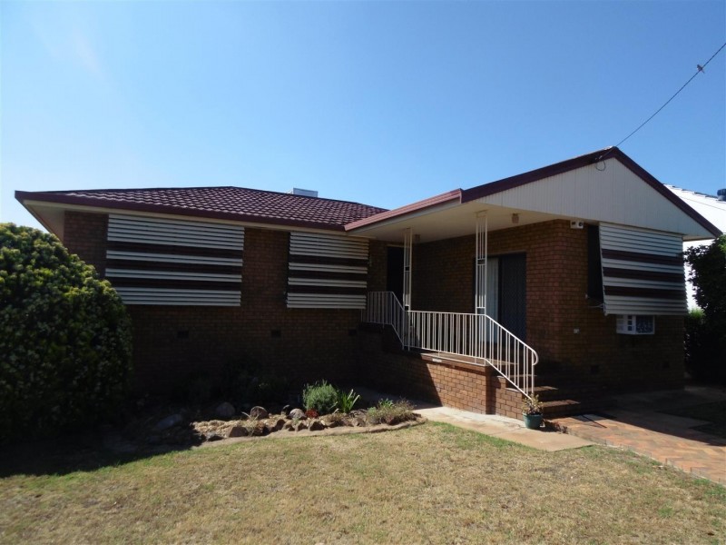 9 Middleton Street, Parkes NSW 2870