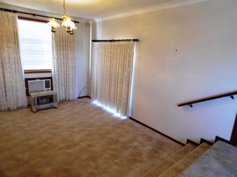 9 Middleton Street, Parkes NSW 2870