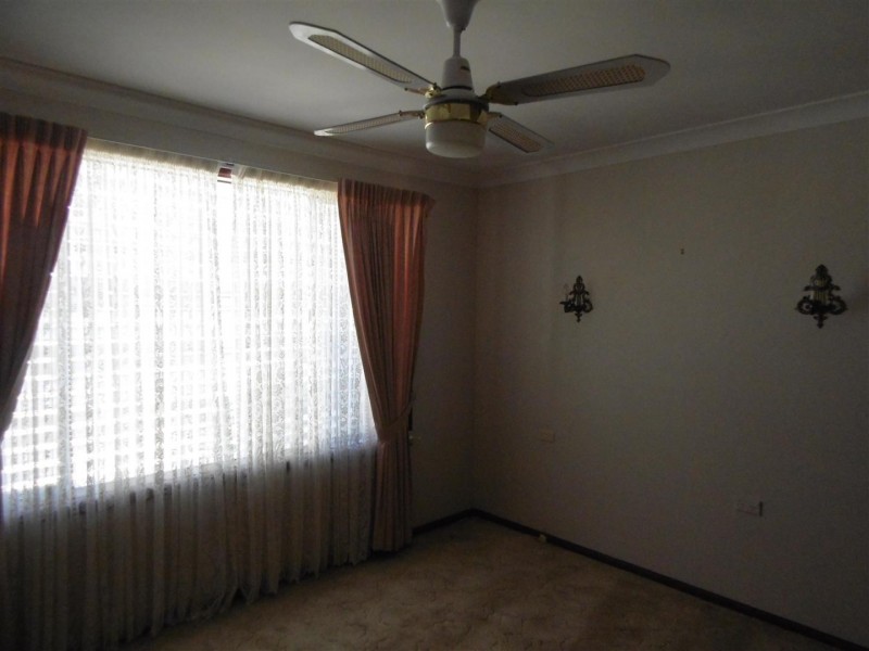 9 Middleton Street, Parkes NSW 2870