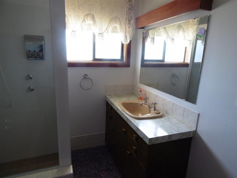 9 Middleton Street, Parkes NSW 2870