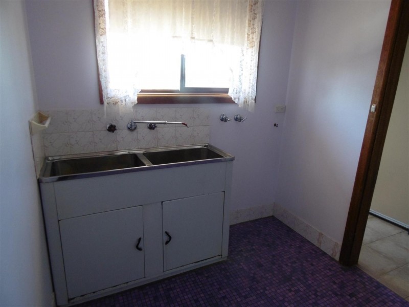 9 Middleton Street, Parkes NSW 2870