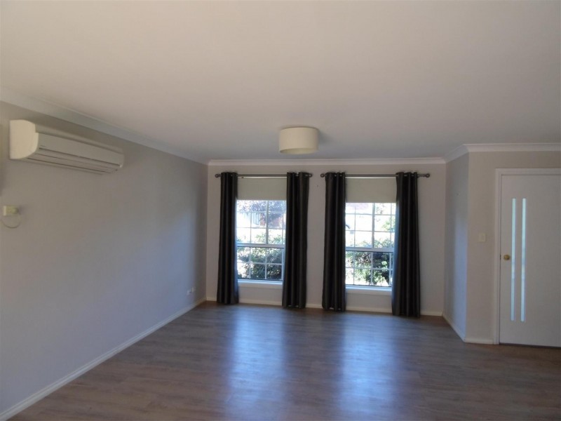 2 Clancy Place, Parkes NSW 2870