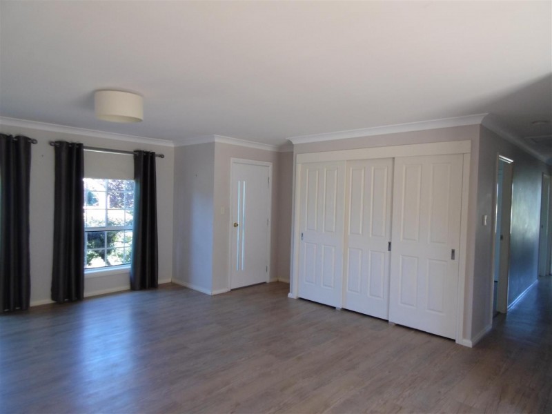 2 Clancy Place, Parkes NSW 2870