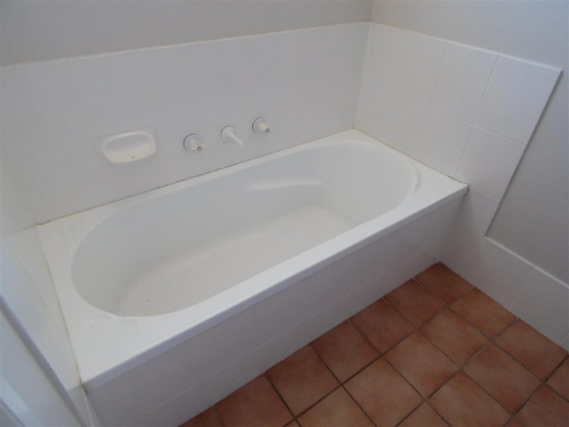 2 Clancy Place, Parkes NSW 2870