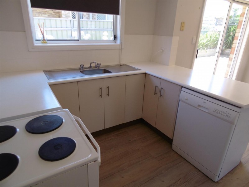 2 Clancy Place, Parkes NSW 2870