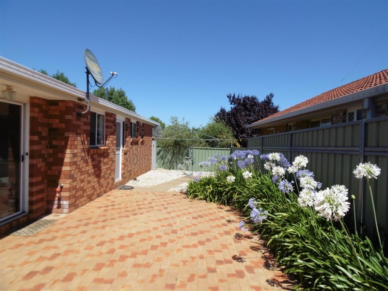 2 Clancy Place, Parkes NSW 2870