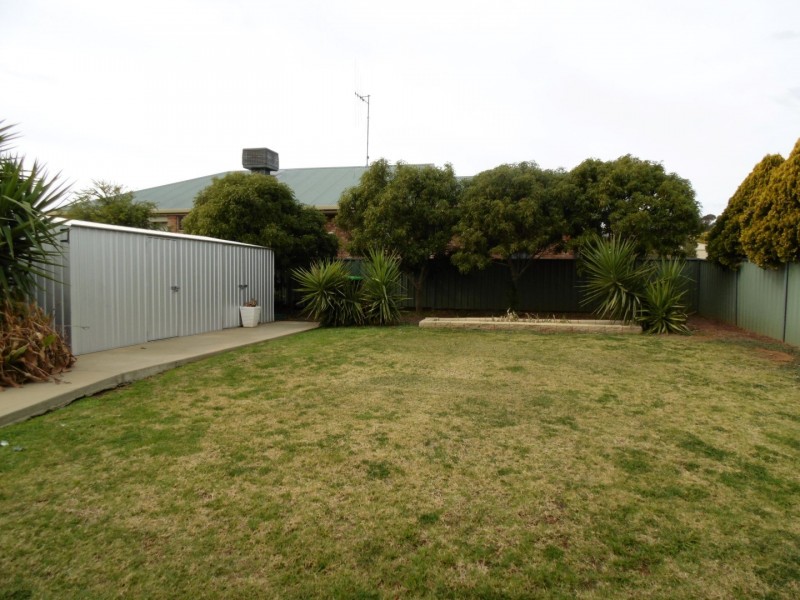 2 Clancy Place, Parkes NSW 2870