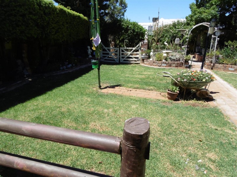 43 Bushman Street, Parkes NSW 2870