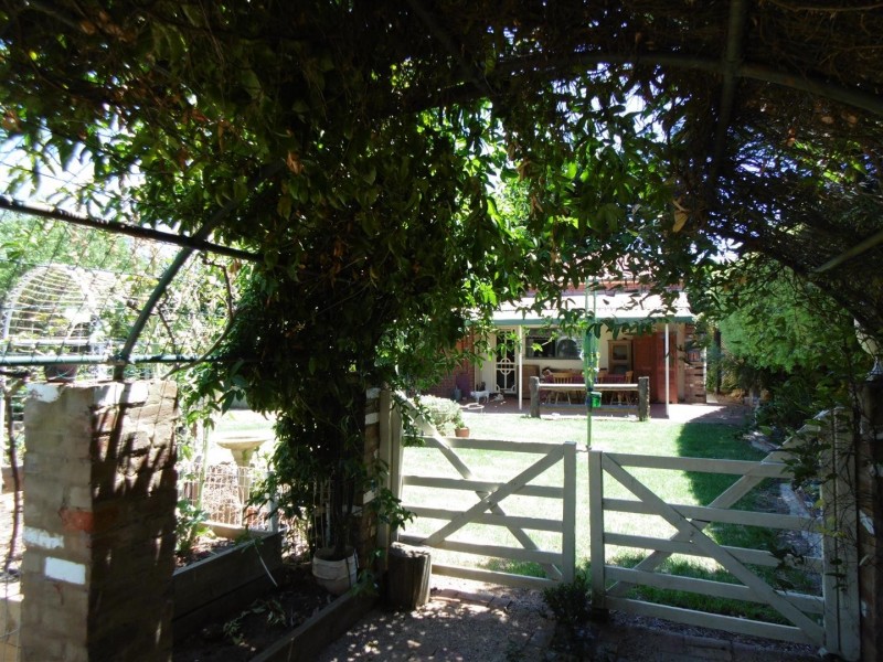 43 Bushman Street, Parkes NSW 2870