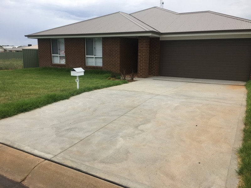 11 Warragrah Place, Parkes NSW 2870