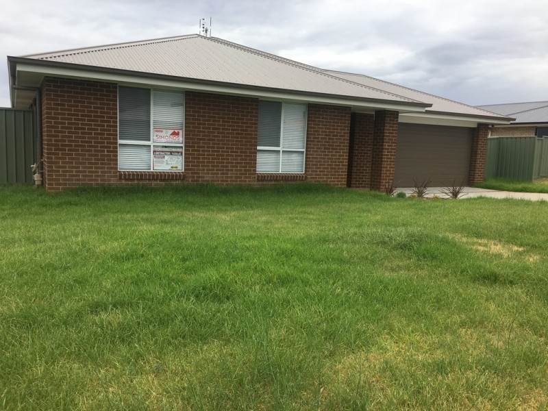 11 Warragrah Place, Parkes NSW 2870