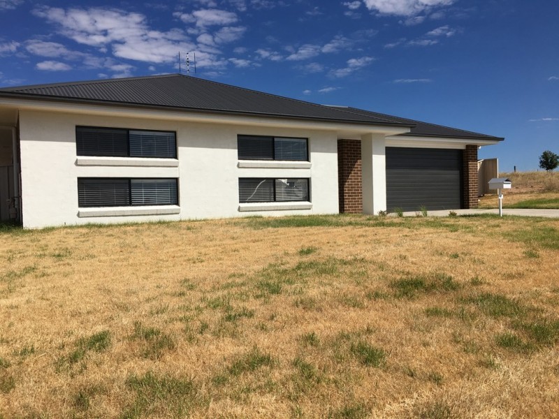 27 Rosewood Avenue, Parkes NSW 2870