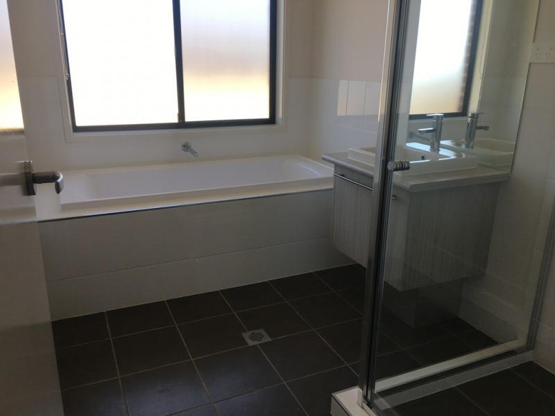 27 Rosewood Avenue, Parkes NSW 2870