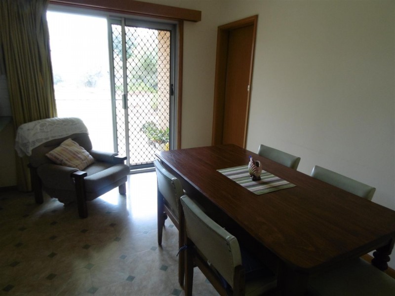 10 Downes Crescent, Parkes NSW 2870