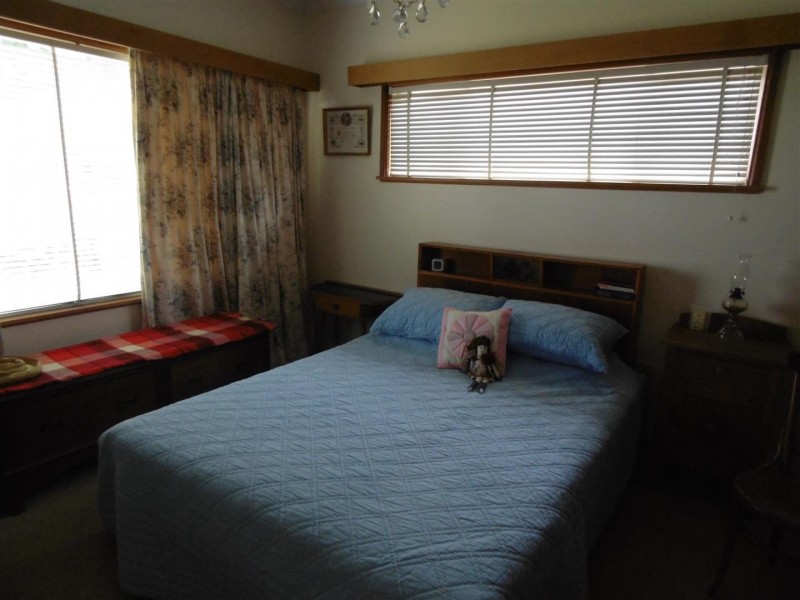 10 Downes Crescent, Parkes NSW 2870