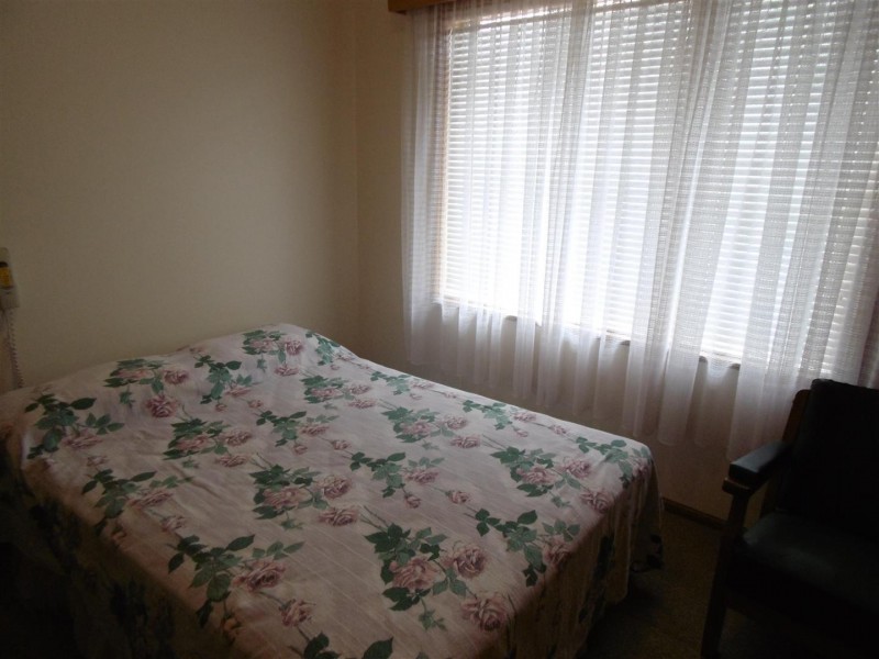 10 Downes Crescent, Parkes NSW 2870