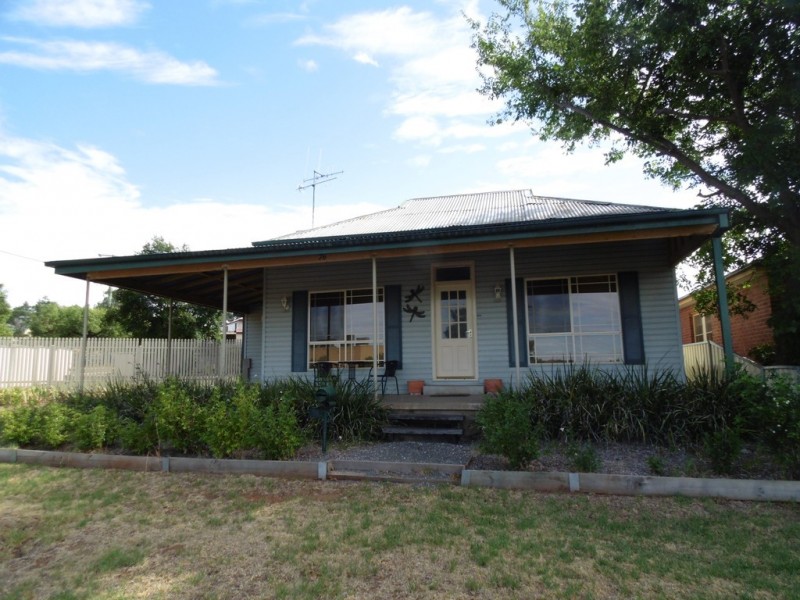 76 Orange Street, Parkes NSW 2870