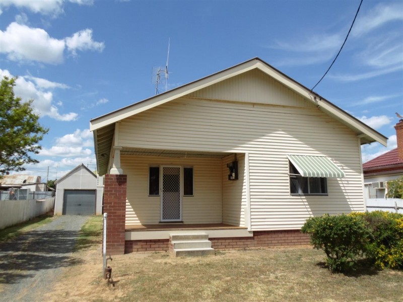 17 Phillip Street, Parkes NSW 2870