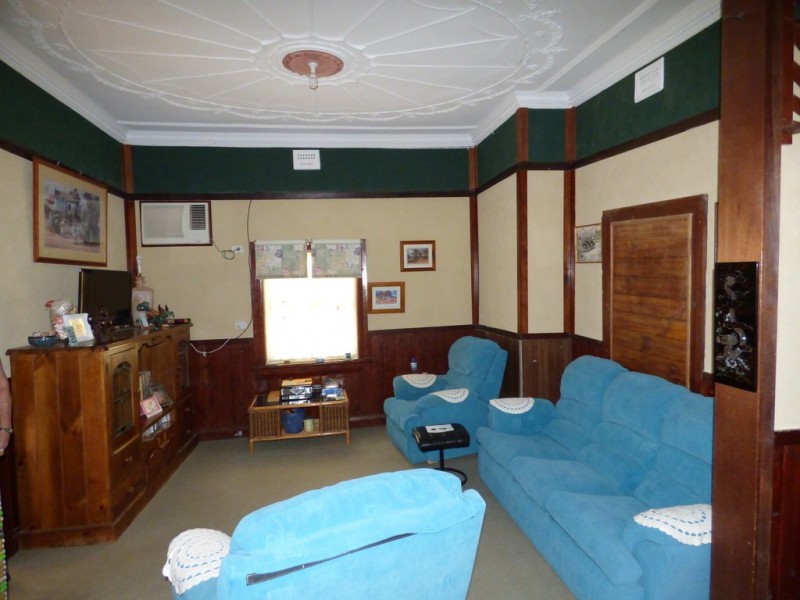 6 Little Queen St, Forbes NSW 2871