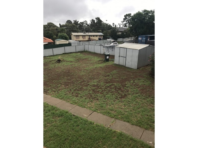 2 Charles Rigg Avenue, Parkes NSW 2870