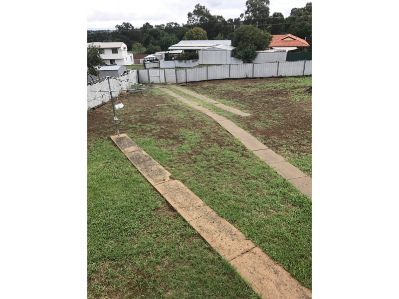 2 Charles Rigg Avenue, Parkes NSW 2870