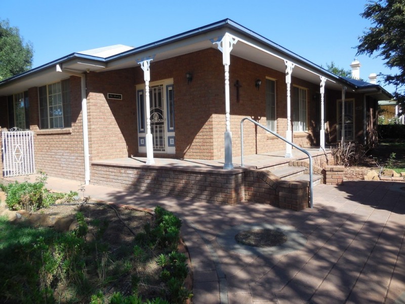 2 William St, Forbes NSW 2871