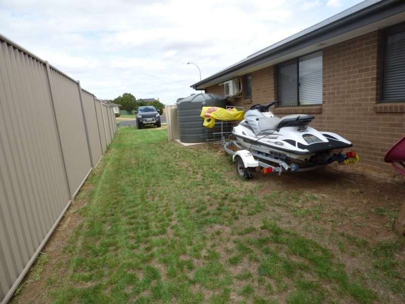 8 John Girdham Place, Forbes NSW 2871