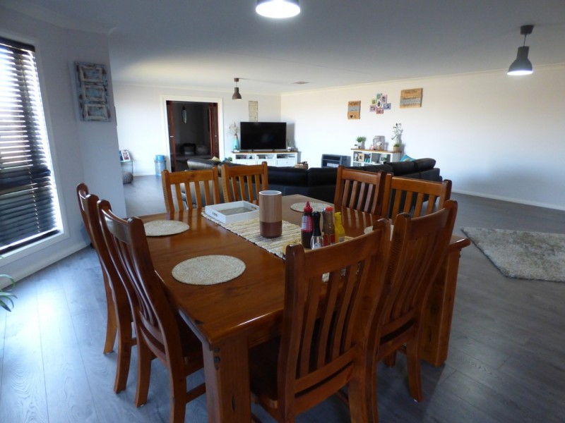 4 Alcheringa Drive, Forbes NSW 2871