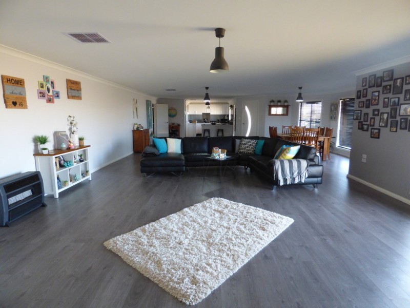 4 Alcheringa Drive, Forbes NSW 2871