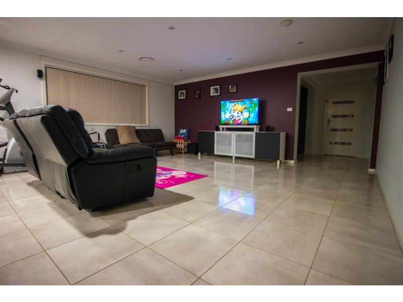 12 Mossgiel Close, Parkes NSW 2870