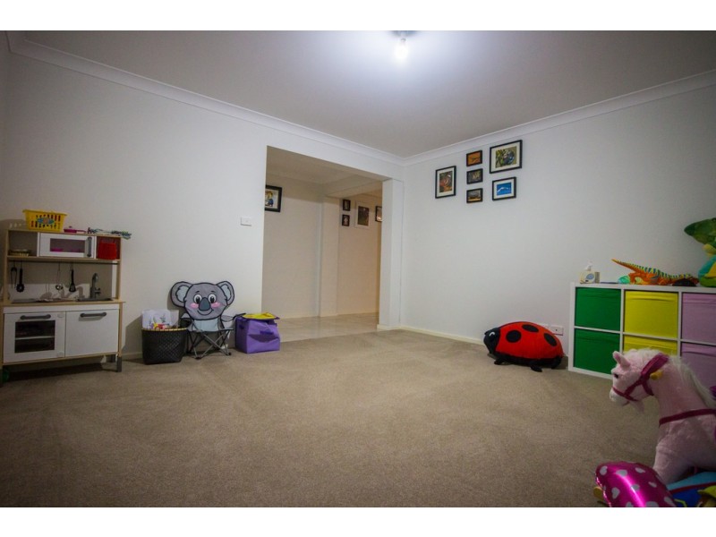 12 Mossgiel Close, Parkes NSW 2870