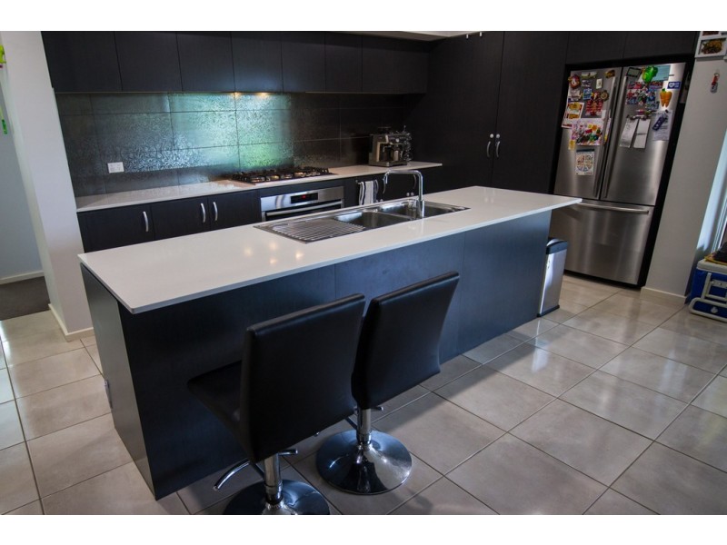 12 Mossgiel Close, Parkes NSW 2870