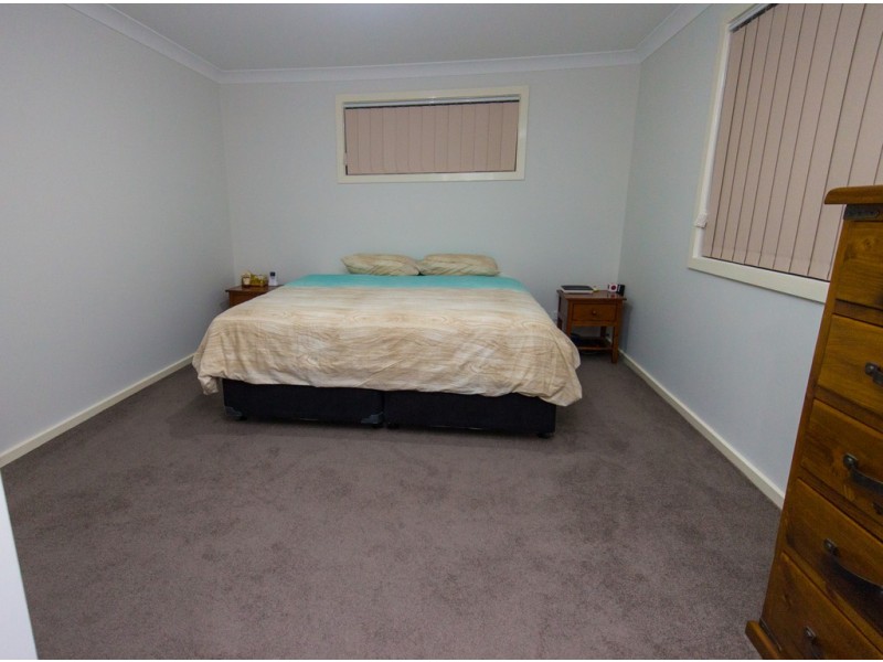 12 Mossgiel Close, Parkes NSW 2870