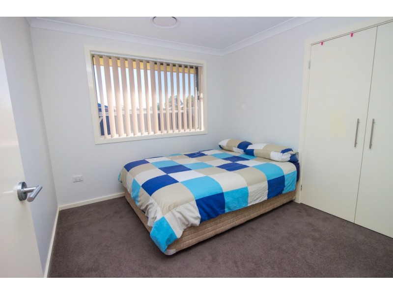 12 Mossgiel Close, Parkes NSW 2870