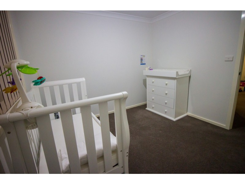 12 Mossgiel Close, Parkes NSW 2870