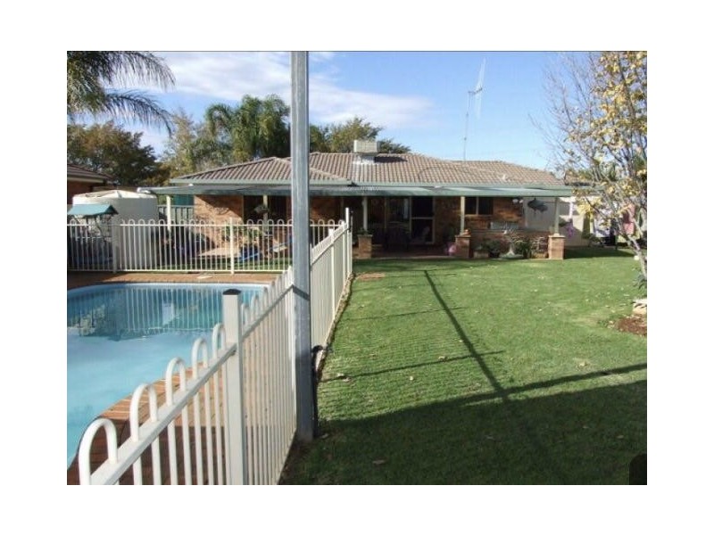22 Flinders Street, Parkes NSW 2870