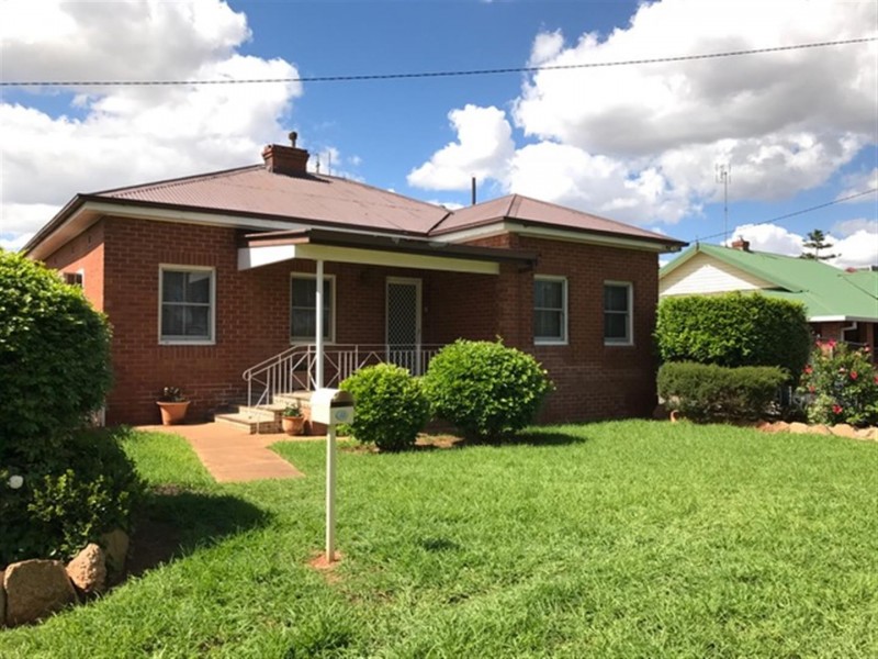 133 Currajong Street, Parkes NSW 2870