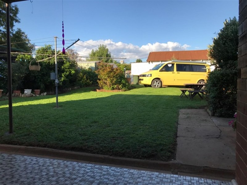 133 Currajong Street, Parkes NSW 2870