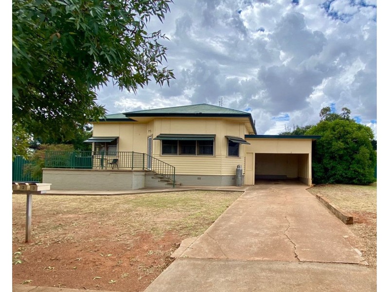 2/9 Clarinda Street, Parkes NSW 2870