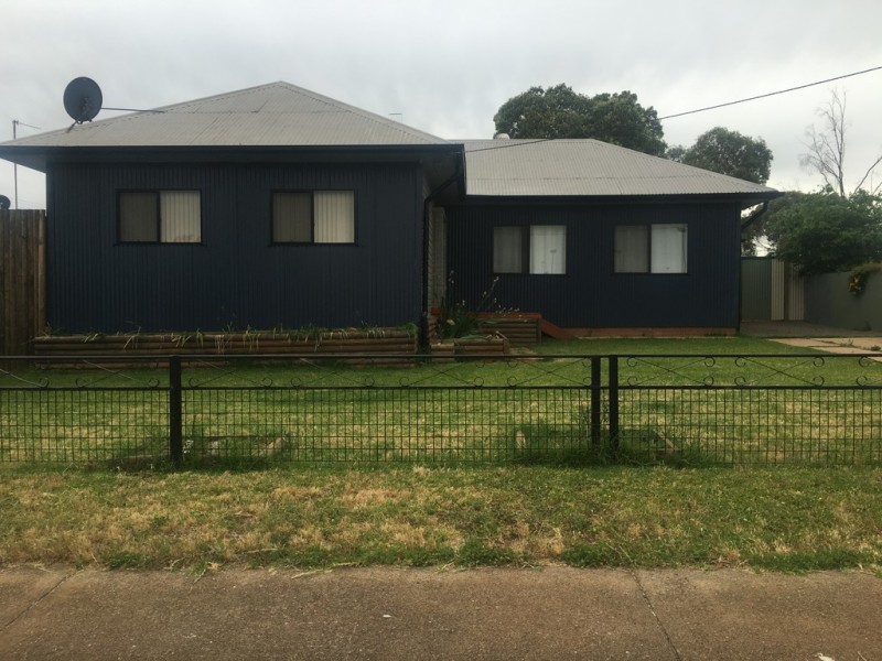 63 Boori Street, Peak Hill NSW 2869