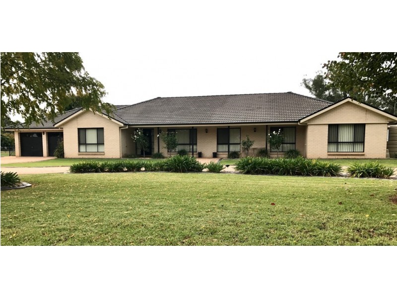 1 Light Horse Place, Parkes NSW 2870