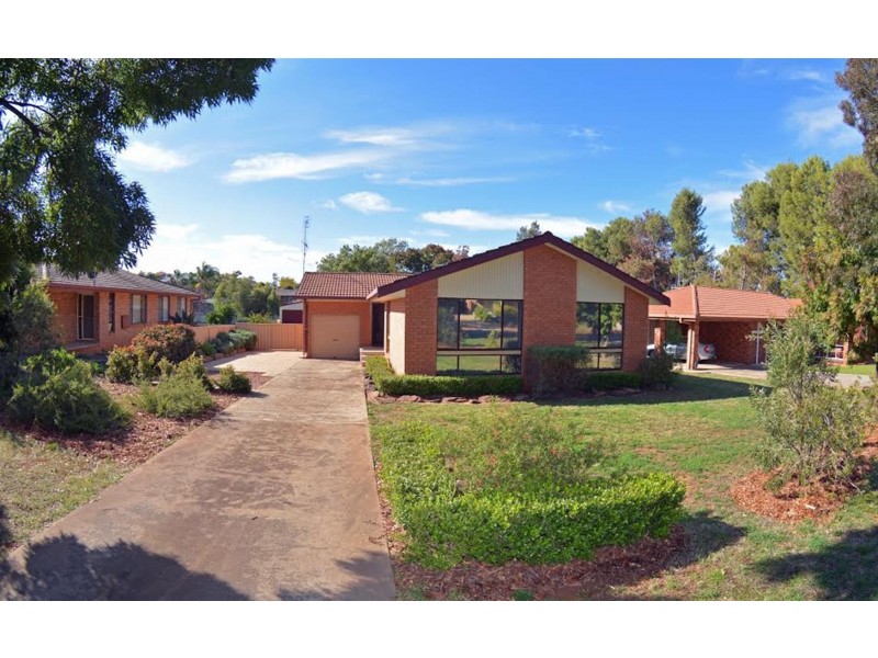 13 Glenhaven Avenue, Parkes NSW 2870