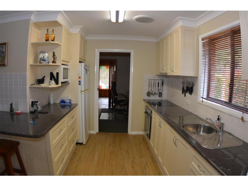 13 Glenhaven Avenue, Parkes NSW 2870