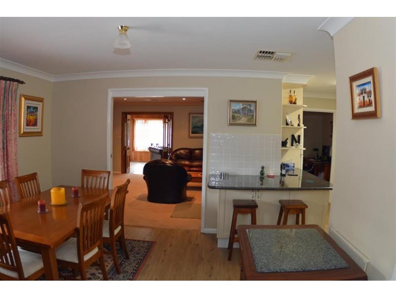 13 Glenhaven Avenue, Parkes NSW 2870